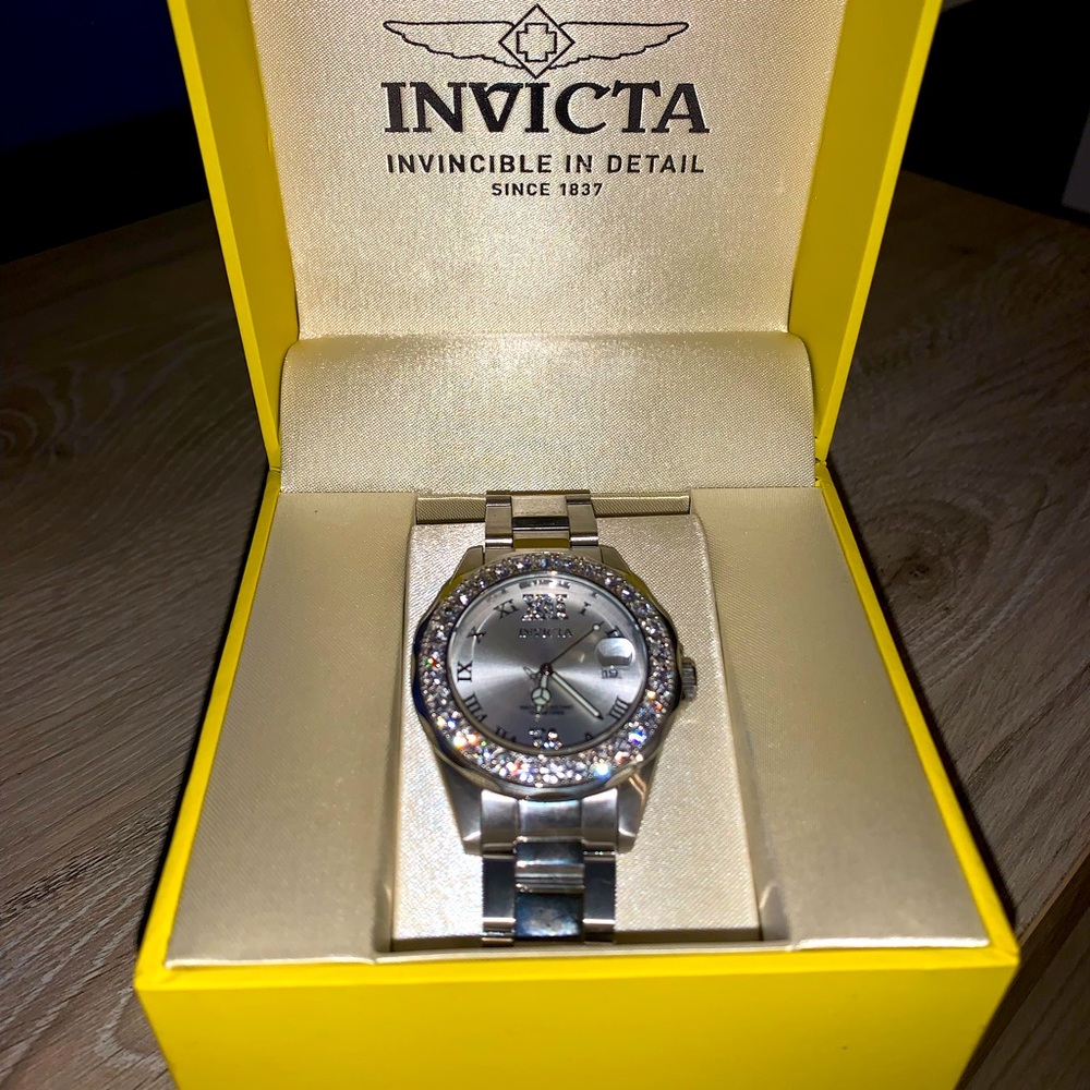 NEW Womens Invicta Platnium & swarovski crystals waterproof scuba diving watch